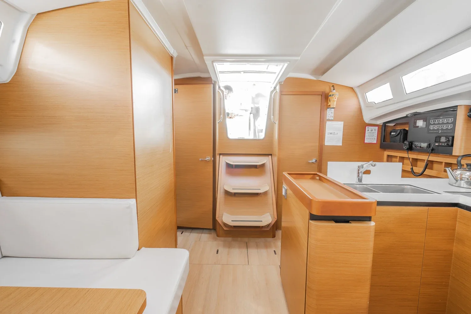 Yacht JEANNEAU Sun Odyssey 410 - High Time - Foto 1