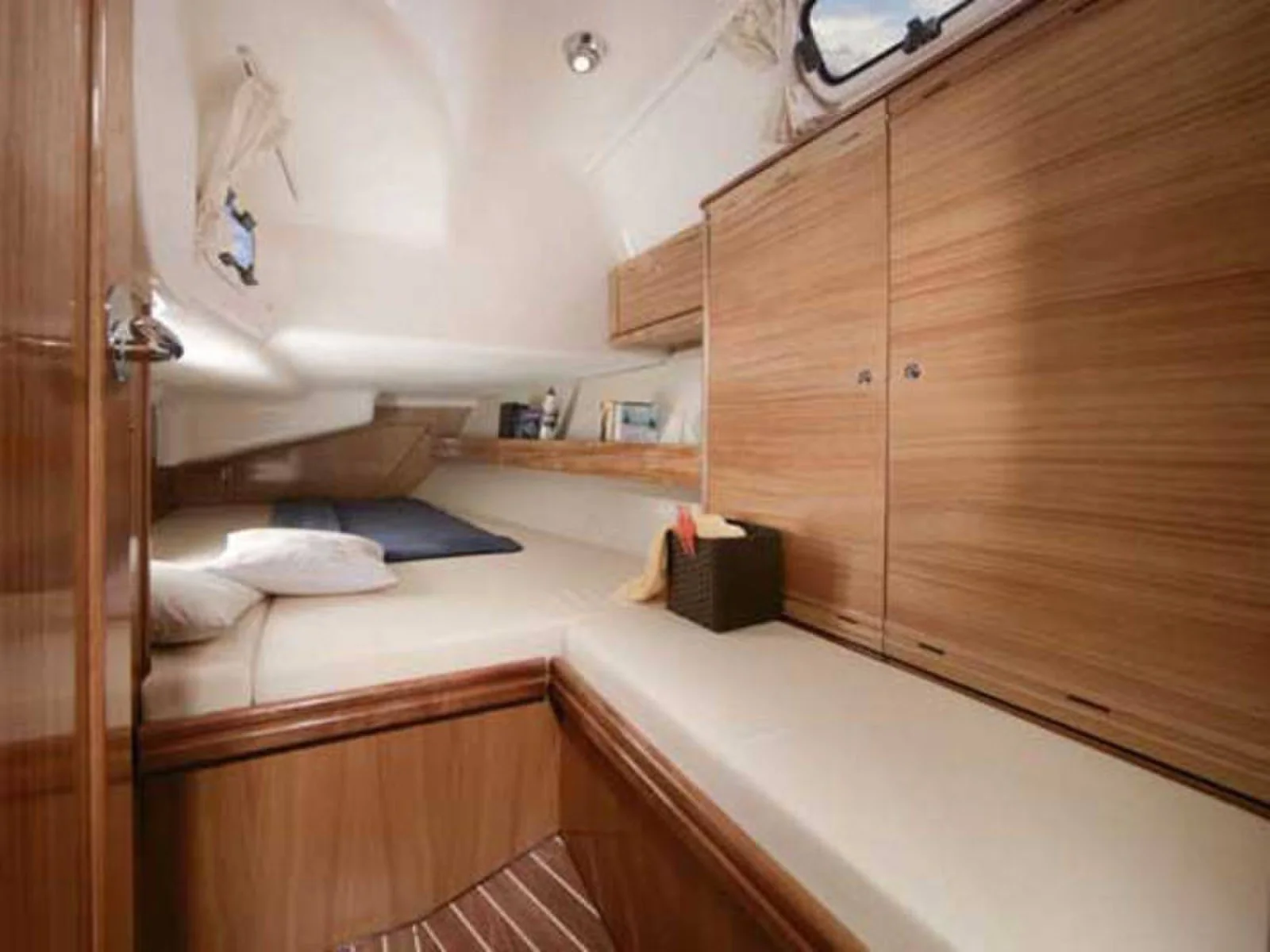 Yacht BAVARIA 40 Cruiser - Luna - Foto 1