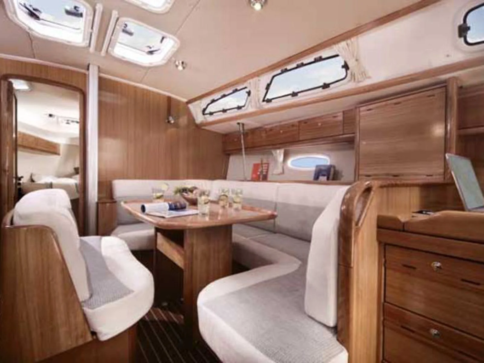 Yacht BAVARIA 40 Cruiser - Luna - Foto 1