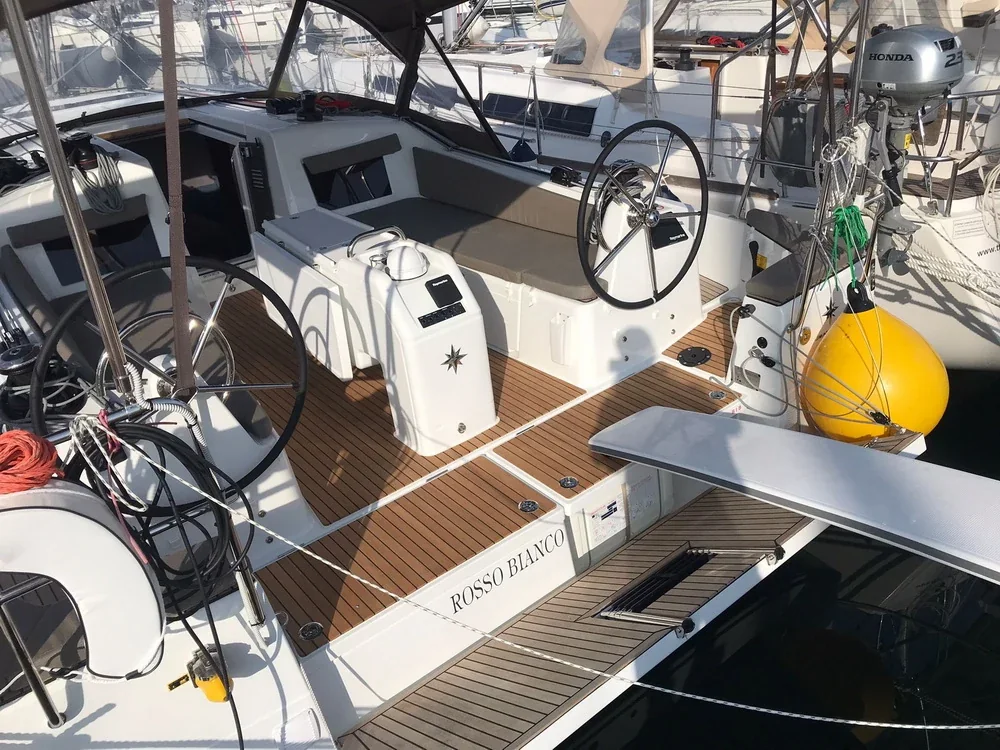Yacht JEANNEAU Sun Odyssey 410 - Rosso Bianco - Foto 1