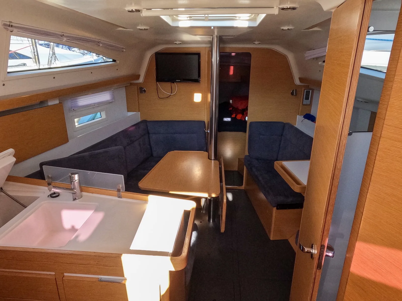 Yacht ELAN 354 Impression - Orange AS - Foto 1