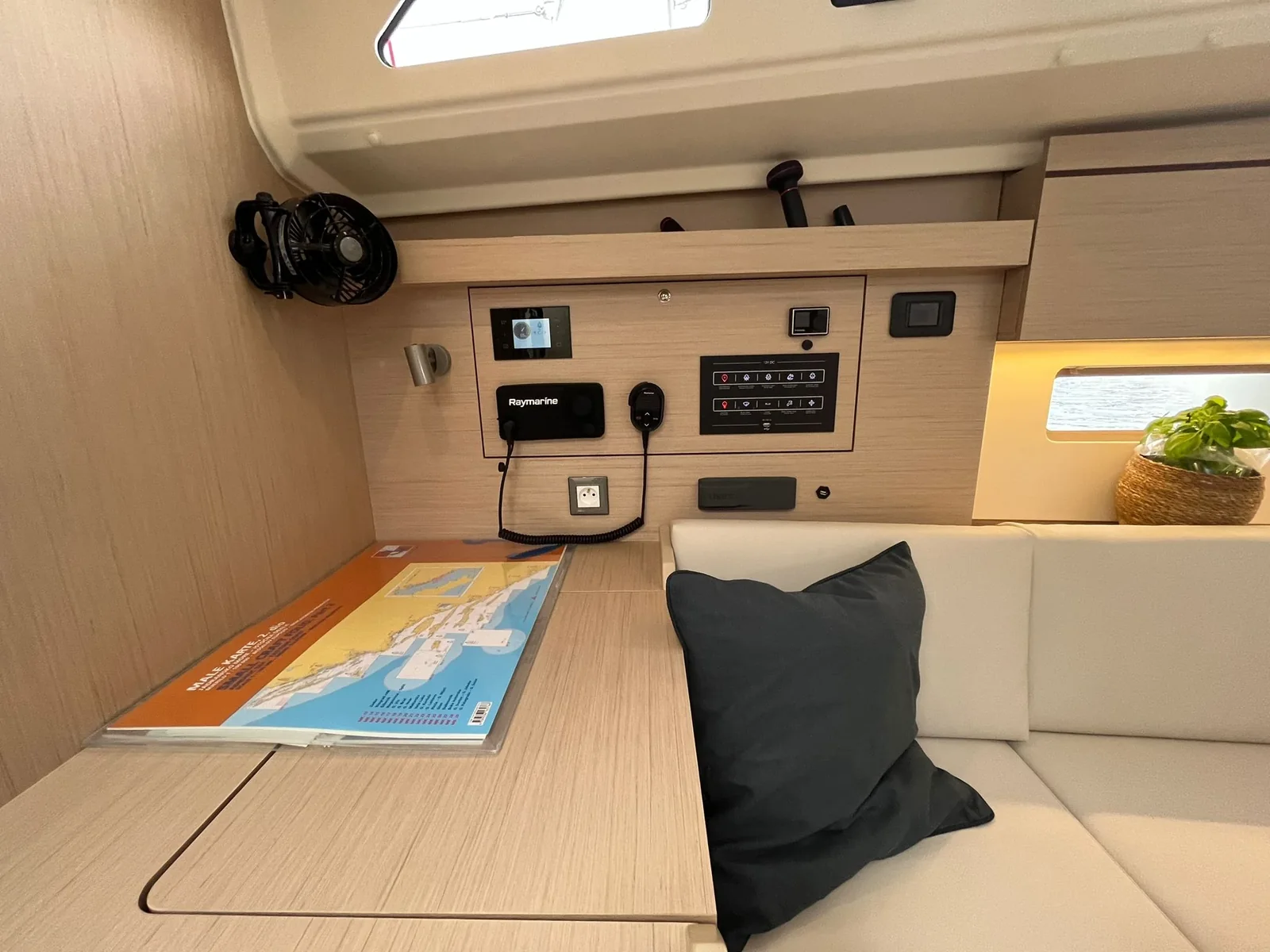 Yacht BENETEAU Oceanis 40.1 - Cosmic Dancer - Foto 1