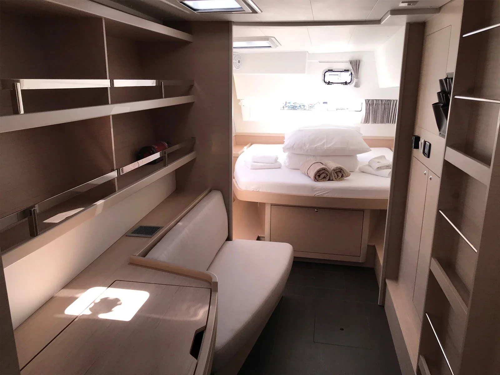 Yacht LAGOON 42 - Find us - Foto 1