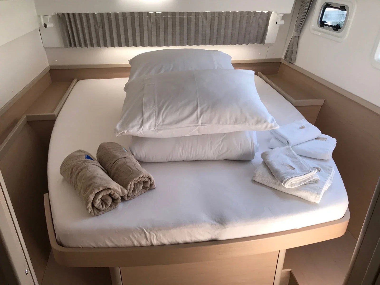 Yacht LAGOON 42 - Find us - Foto 1