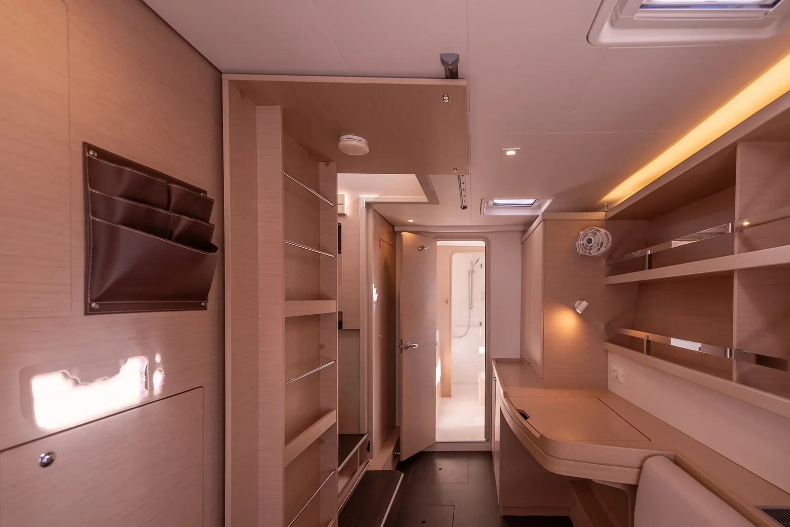 Yacht LAGOON 42 - Find us - Foto 1