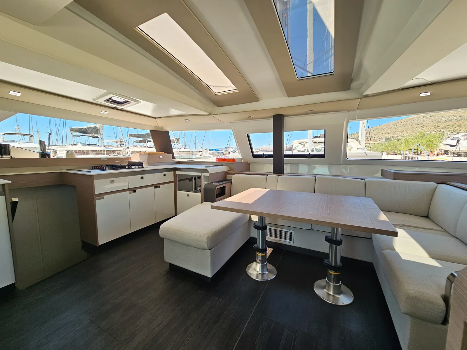 Yacht FOUNTAINE PAJOT Elba 45 - Marina - Foto 3