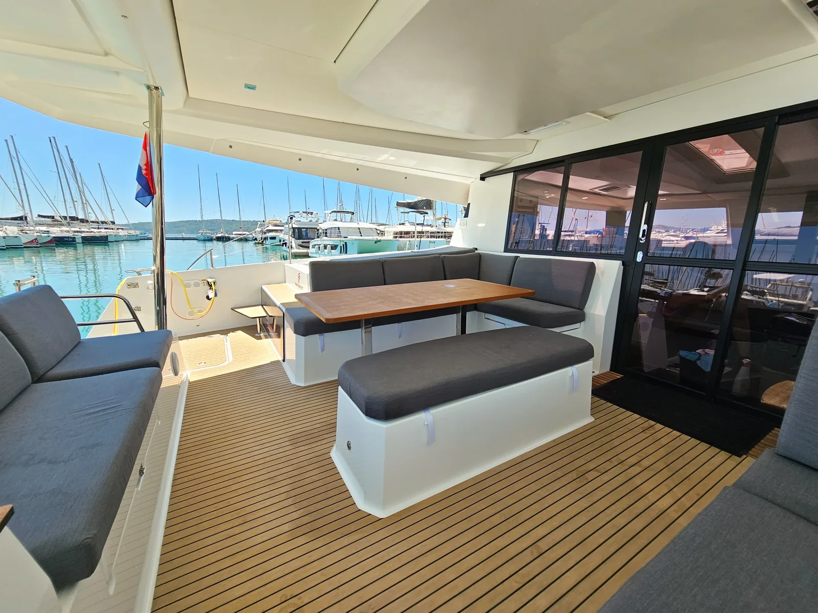 Yacht FOUNTAINE PAJOT Elba 45 - Marina - Foto 12
