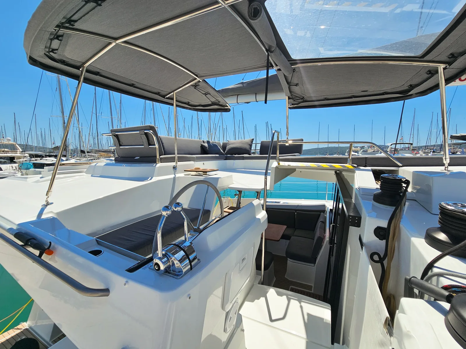Yacht FOUNTAINE PAJOT Elba 45 - Marina - Foto 13