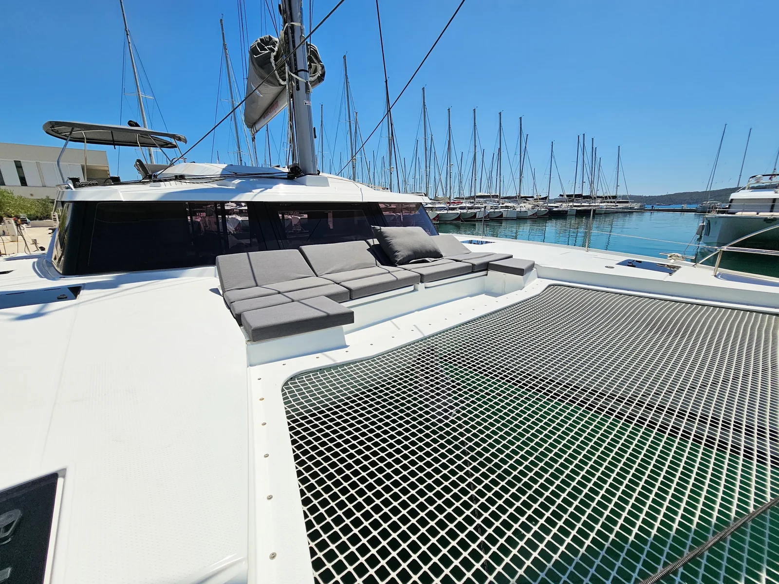 Yacht FOUNTAINE PAJOT Elba 45 - Marina - Foto 15