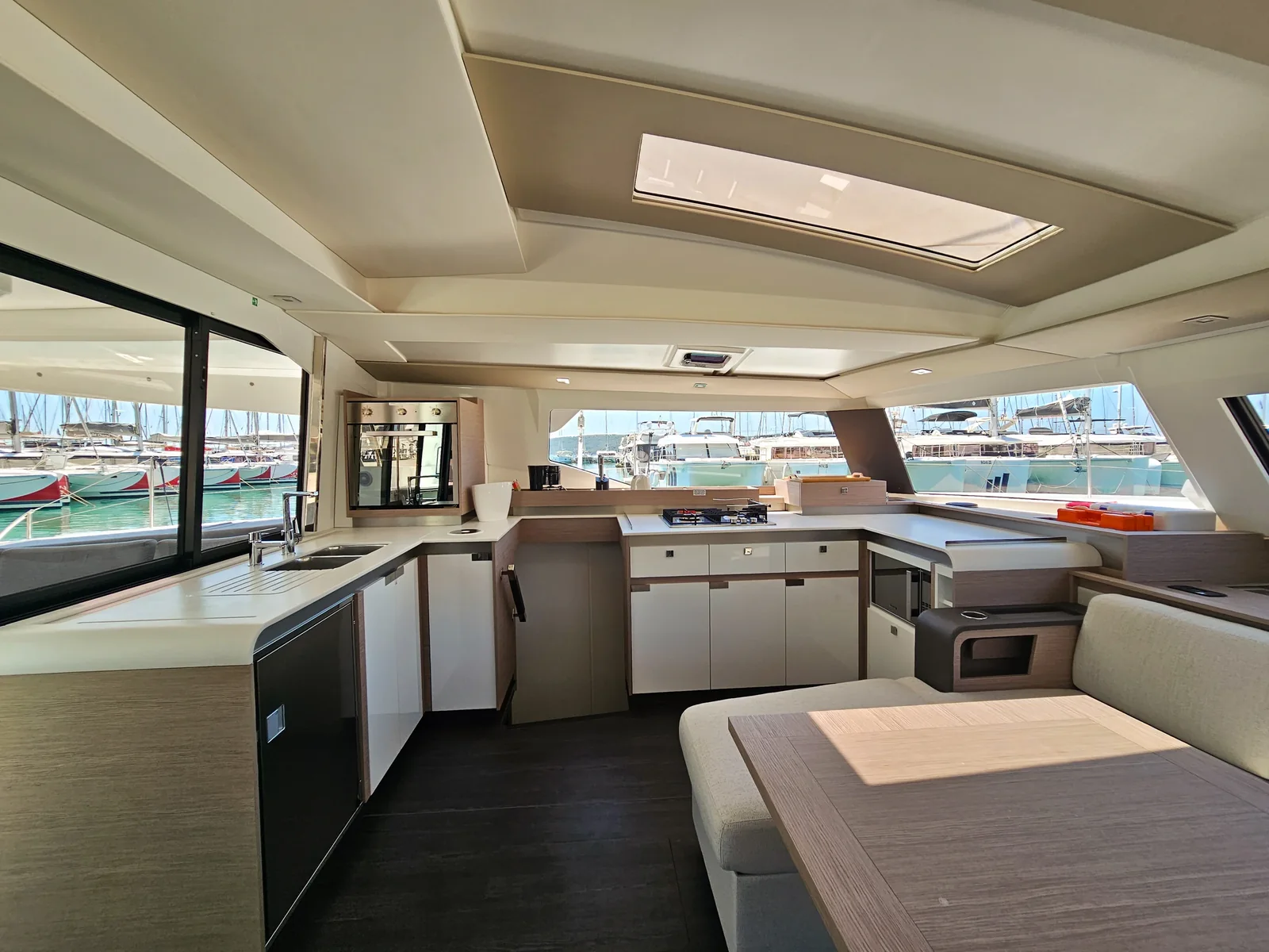 Yacht FOUNTAINE PAJOT Elba 45 - Marina - Foto 16