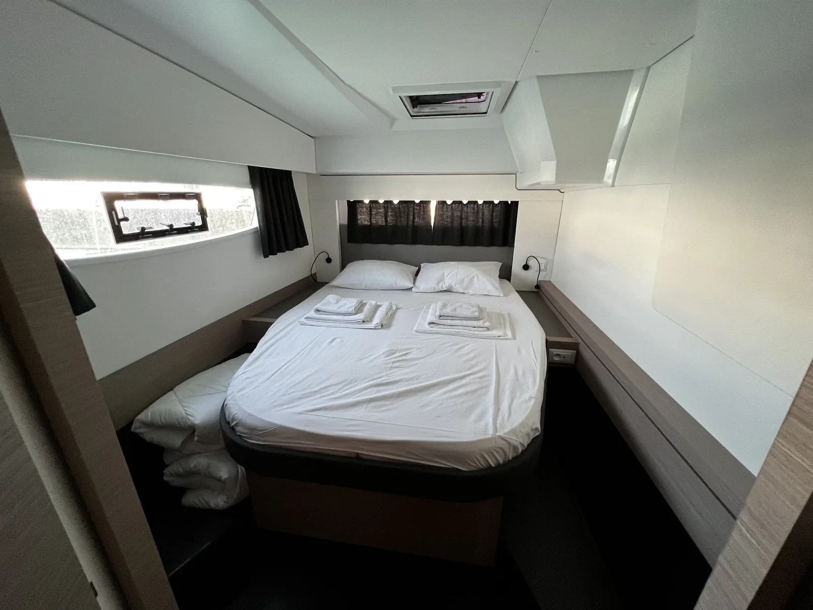 Yacht FOUNTAINE PAJOT Astrea 42 - Elite - Foto 1