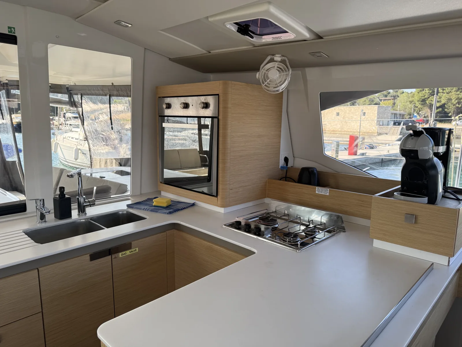 Yacht FOUNTAINE PAJOT Astrea 42 - Jami - Foto 1