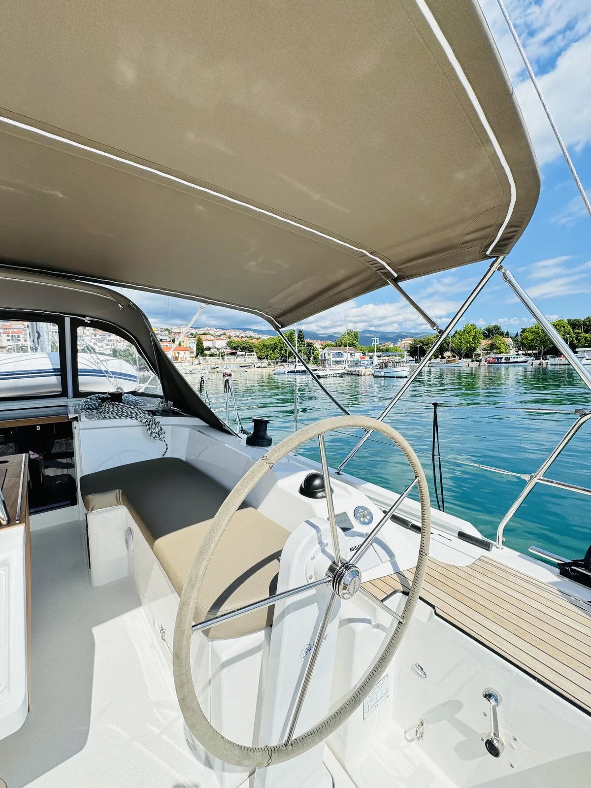 Yacht BAVARIA C38 - Valhalla - Foto 1
