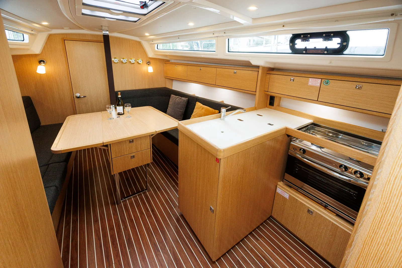 Yacht BAVARIA Cruiser 34 Style - Roko - Foto 1