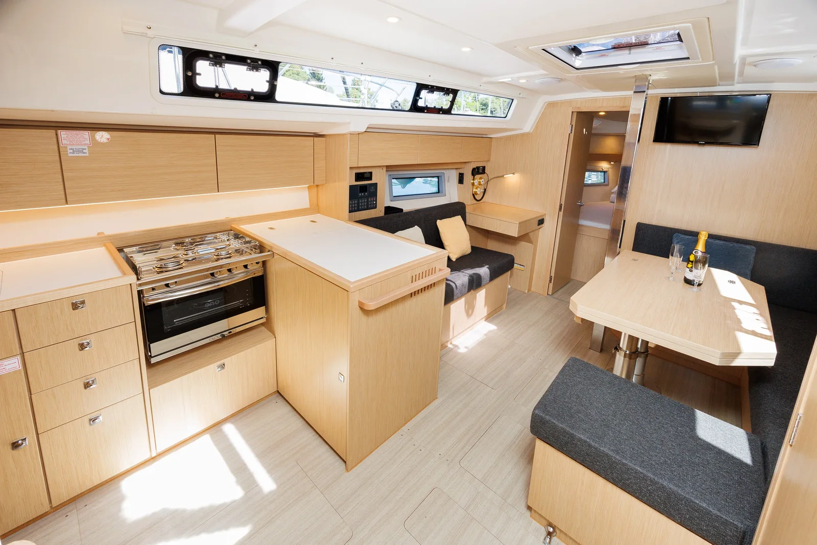 Yacht BAVARIA C38 - Petra - Foto 1