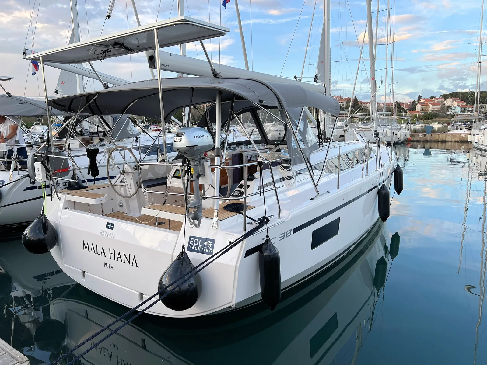 Yacht BAVARIA C38 - Mala Hana - Foto 1