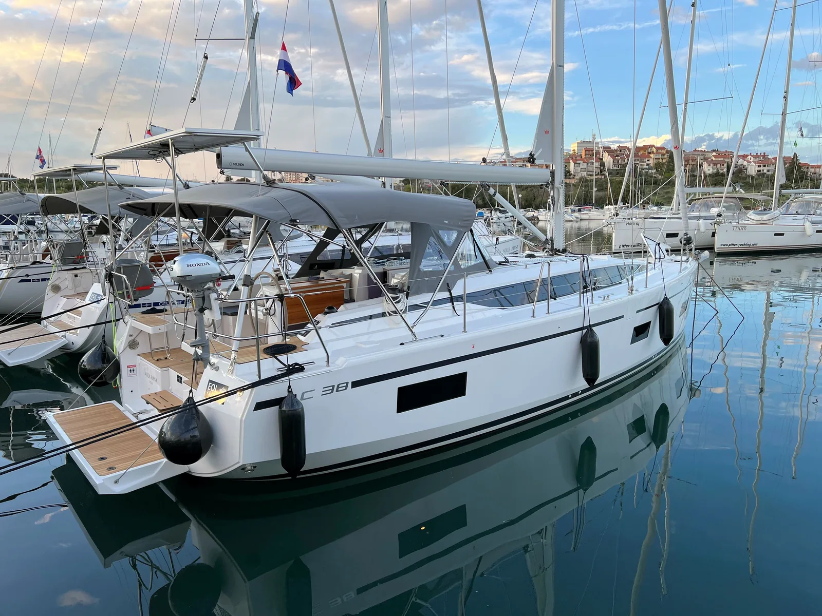 Yacht BAVARIA C38 - Mala Hana - Foto 1
