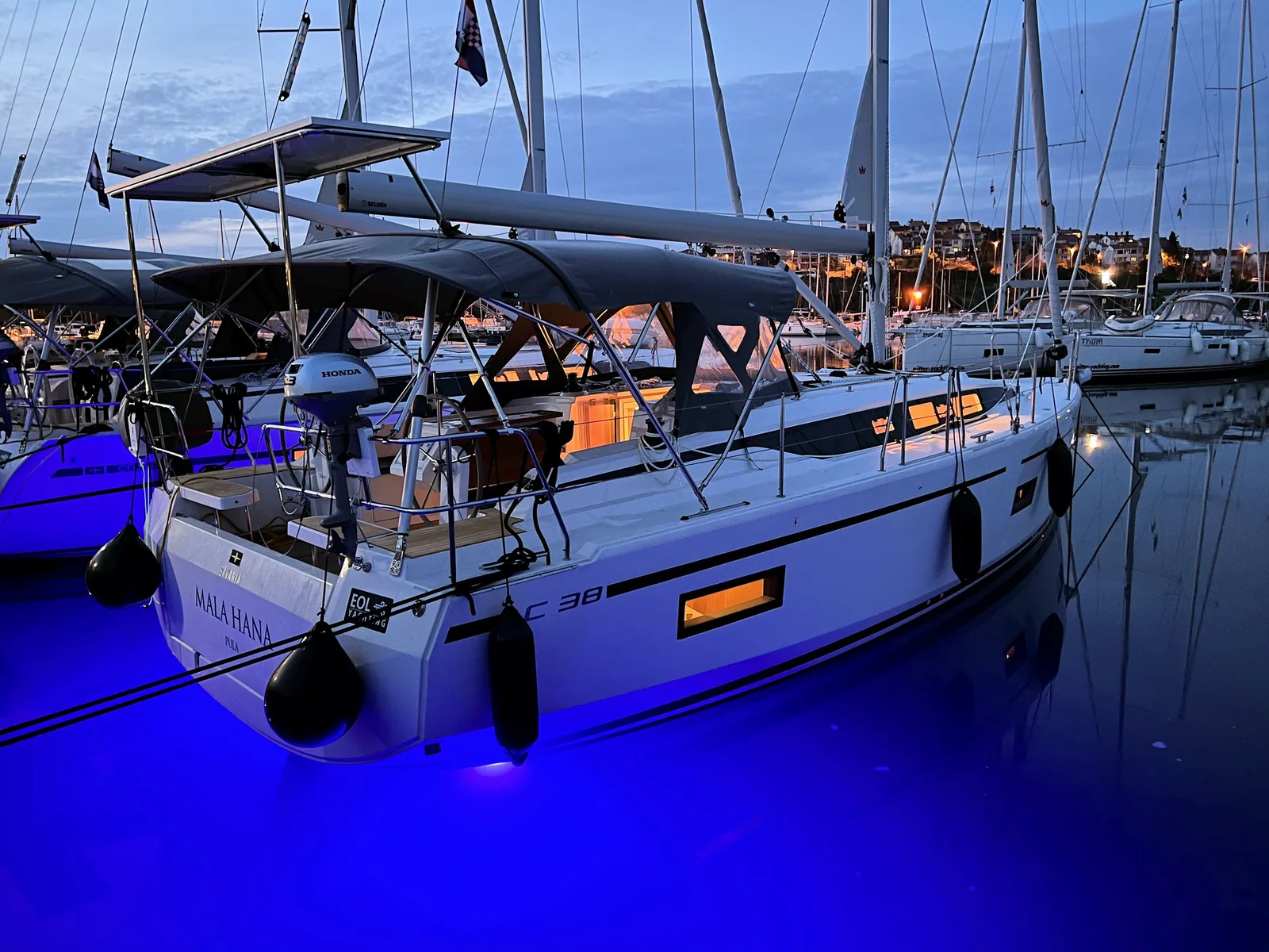 Yacht BAVARIA C38 - Mala Hana - Foto 1