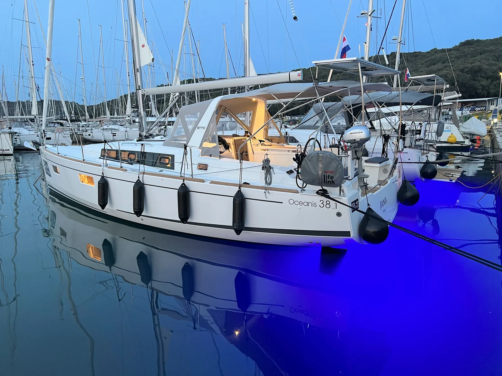 Yacht BENETEAU Oceanis 38.1 - Jana - Foto 1