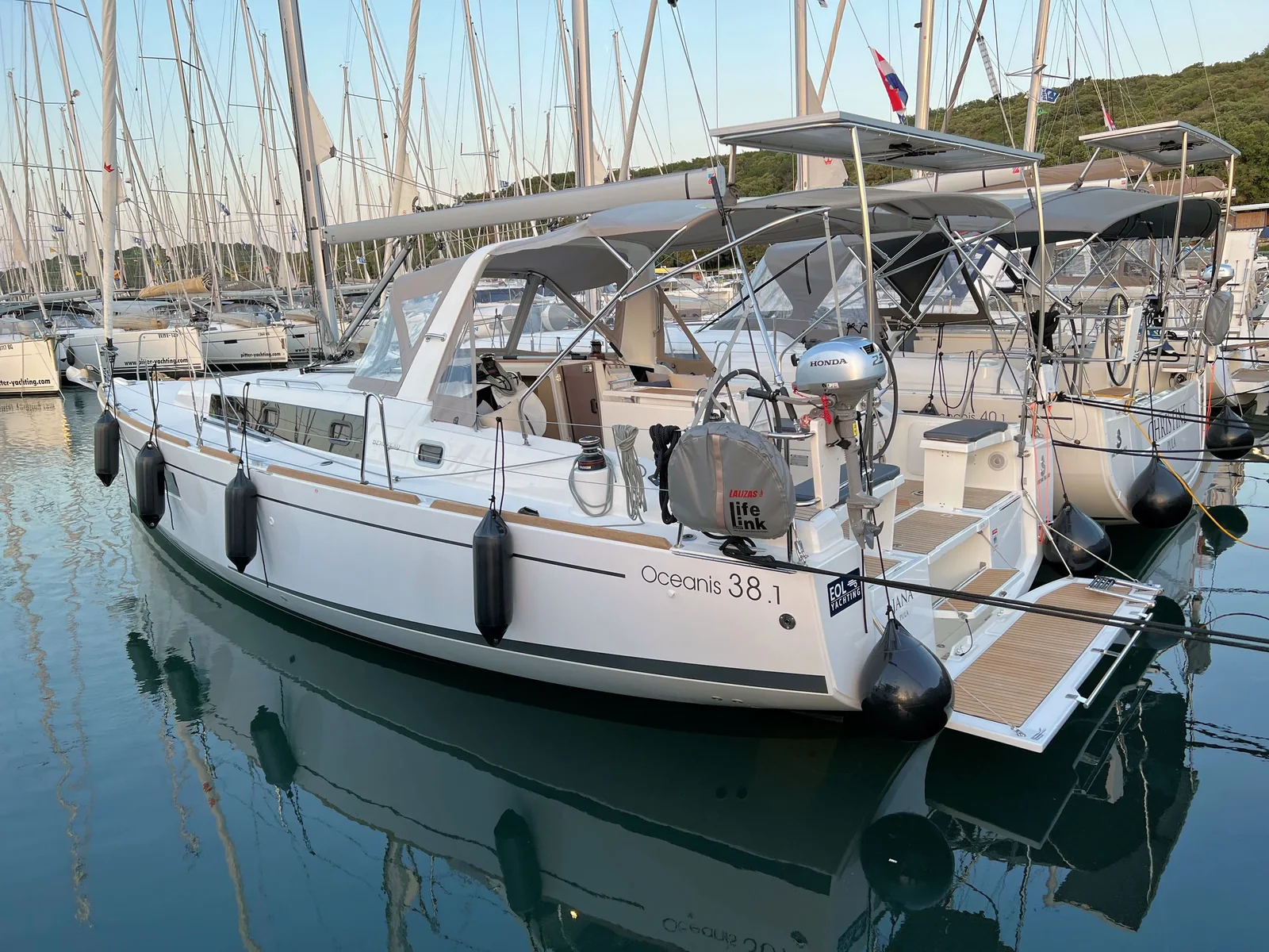 Yacht BENETEAU Oceanis 38.1 - Jana - Foto 1