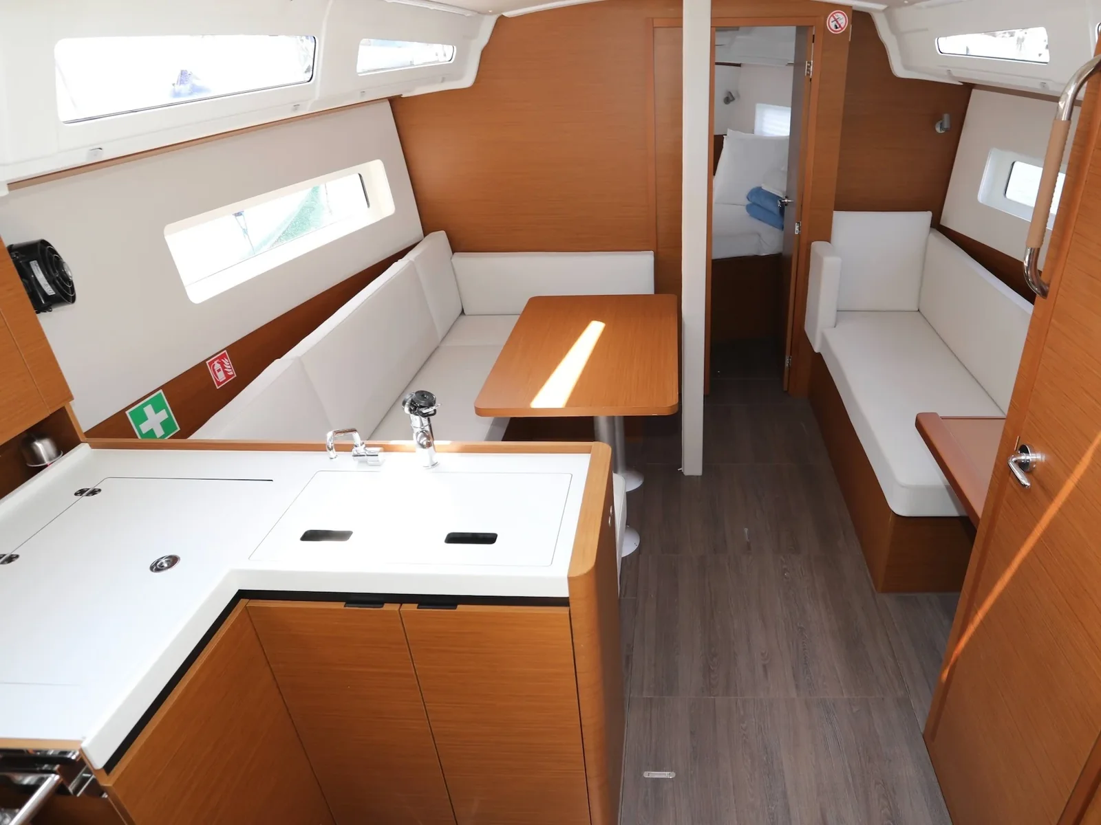 Yacht JEANNEAU Sun Odyssey 380 - Red Kiss