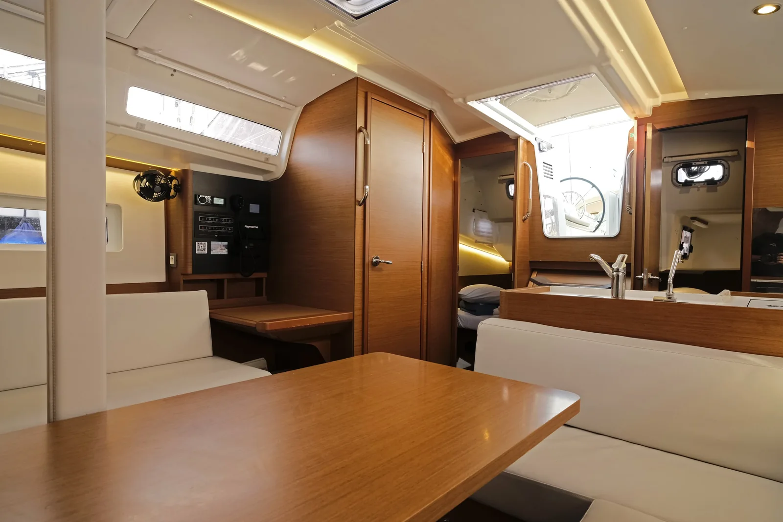 Yacht JEANNEAU Sun Odyssey 380 - Sea Kiss - Foto 1
