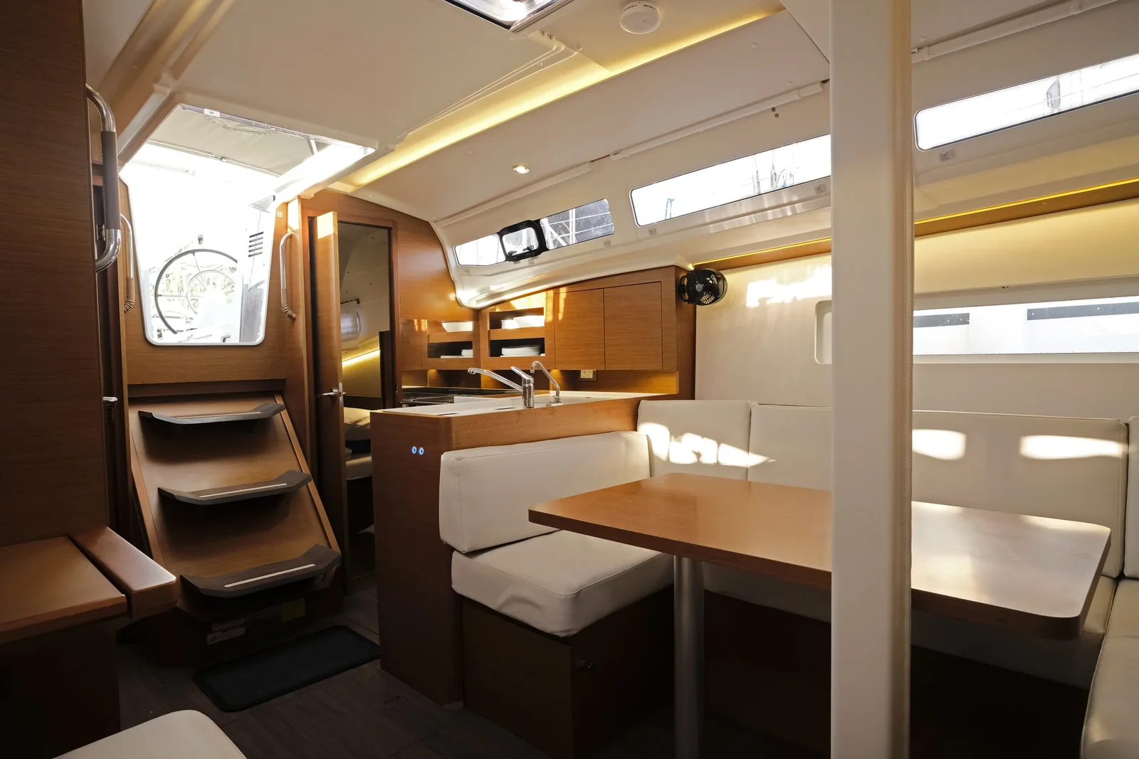Yacht JEANNEAU Sun Odyssey 380 - Sea Kiss - Foto 1