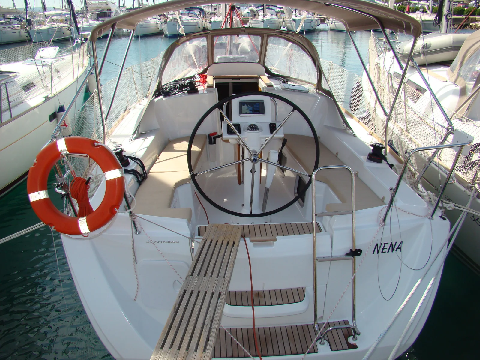 Yacht JEANNEAU Sun Odyssey 33i - Nena - Foto 1
