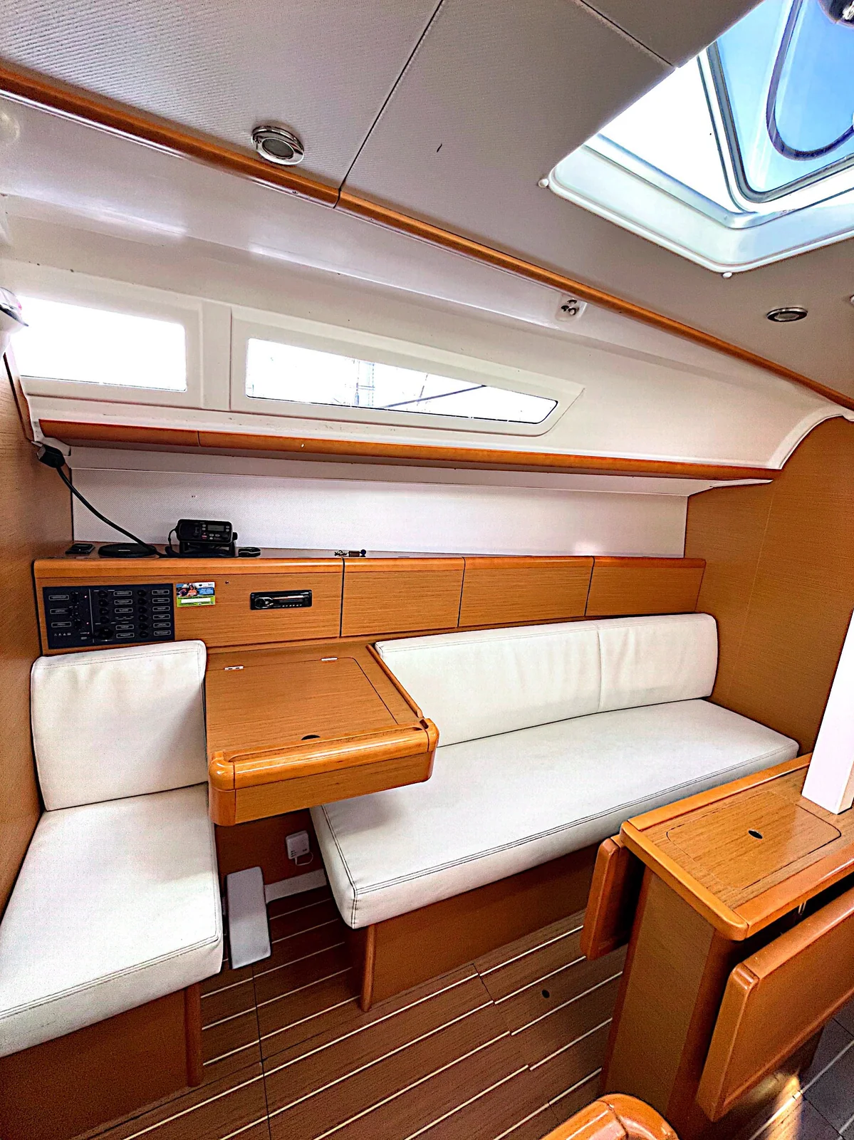 Yacht JEANNEAU Sun Odyssey 33i - Nena - Foto 1