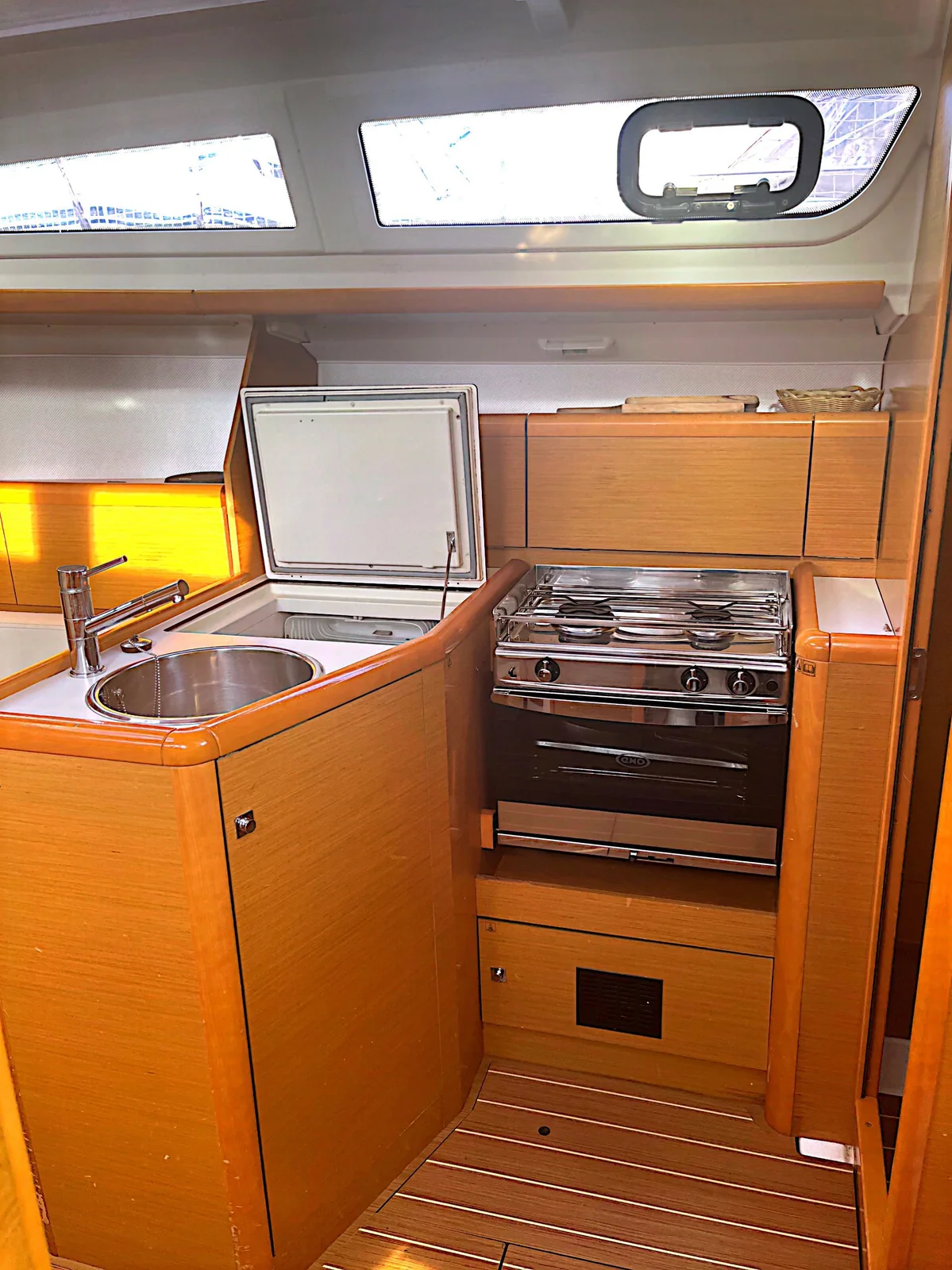 Yacht JEANNEAU Sun Odyssey 33i - Nena - Foto 1