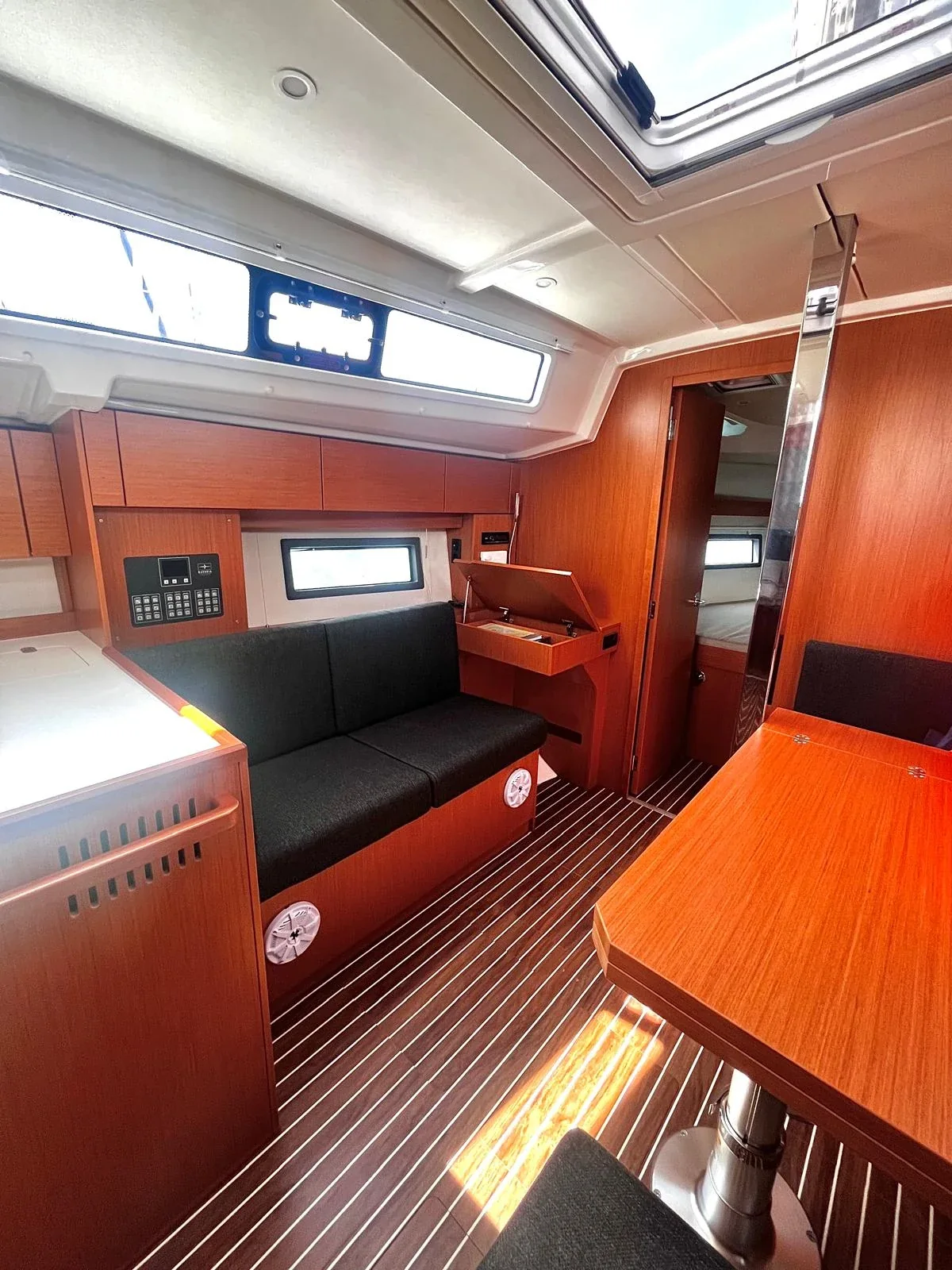 Yacht BAVARIA C38 - Arya - Foto 1