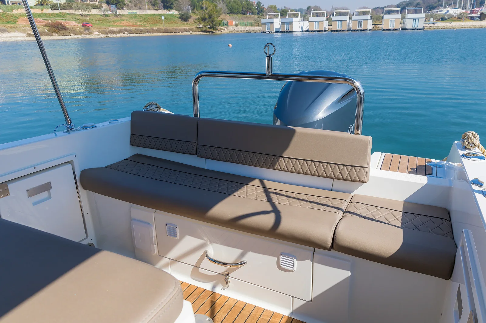 Yacht DIVERSE WERFTEN Pacific Craft 750 Sun Cruiser
