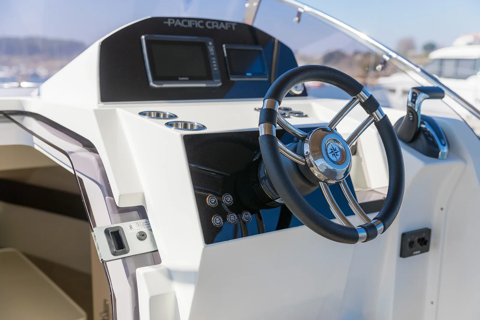 Yacht DIVERSE WERFTEN Pacific Craft 750 Sun Cruiser - Foto 1
