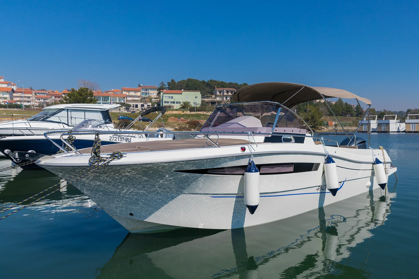 Yacht DIVERSE WERFTEN Pacific Craft 750 Sun Cruiser - Foto 1