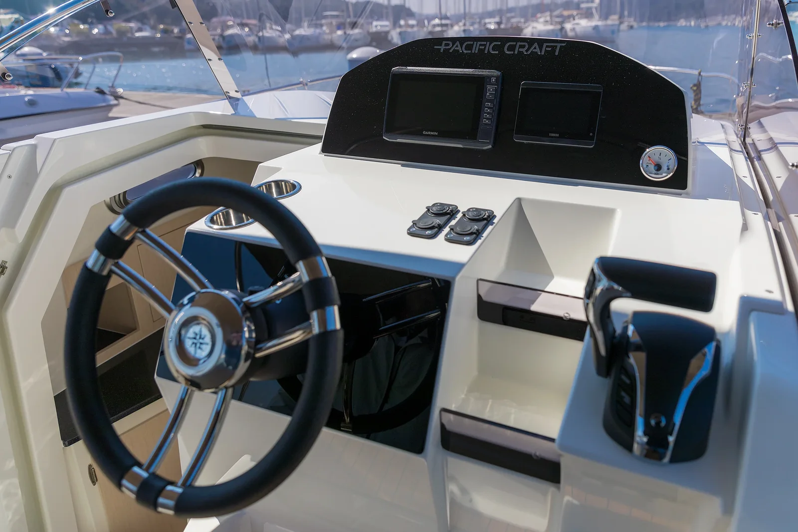 Yacht DIVERSE WERFTEN Pacific Craft 750 Sun Cruiser - Foto 1