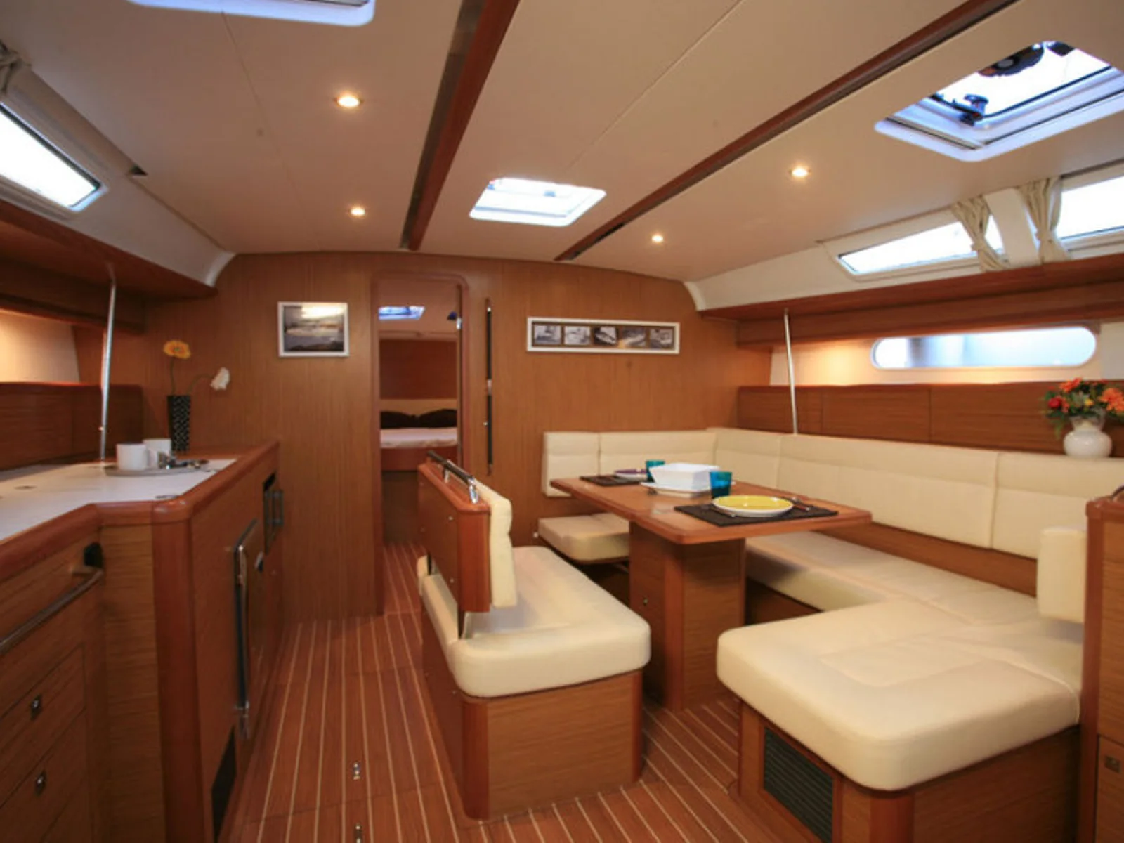 Yacht JEANNEAU Sun Odyssey 49i - Ealis - Foto 1