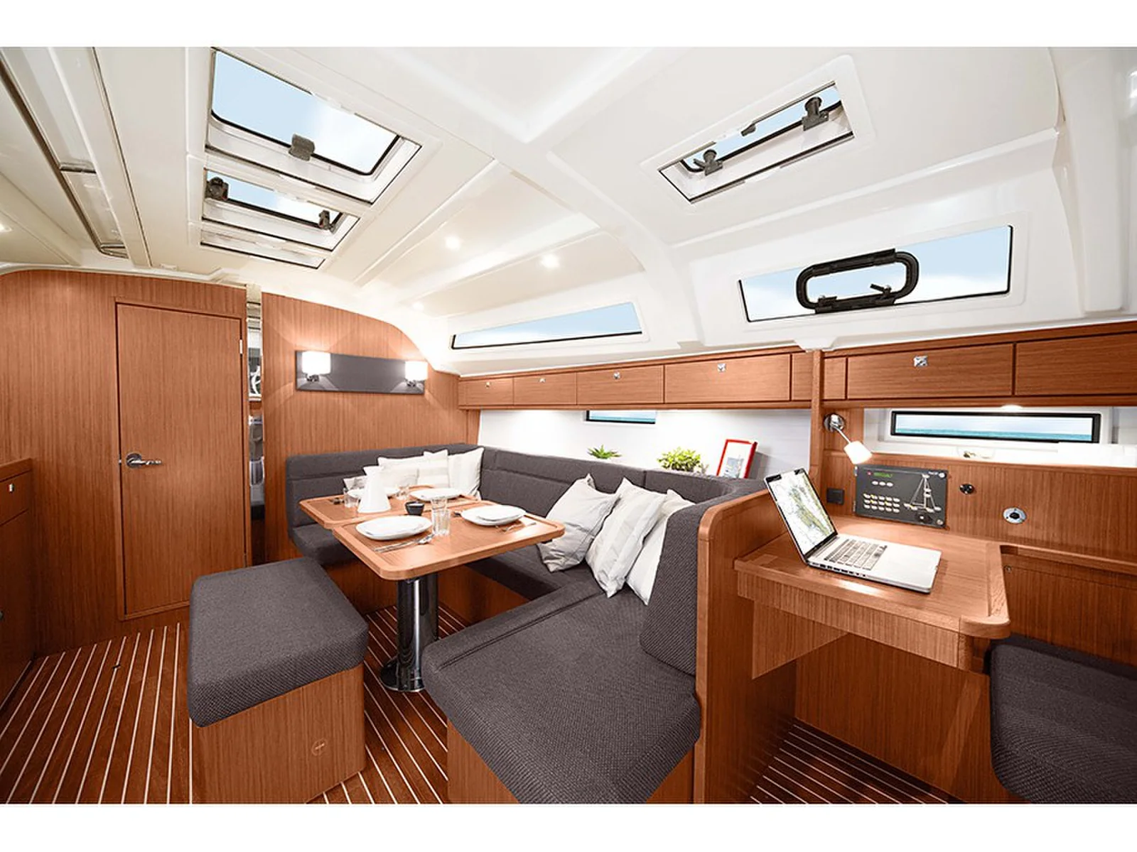Yacht BAVARIA Cruiser 41 - Lucky