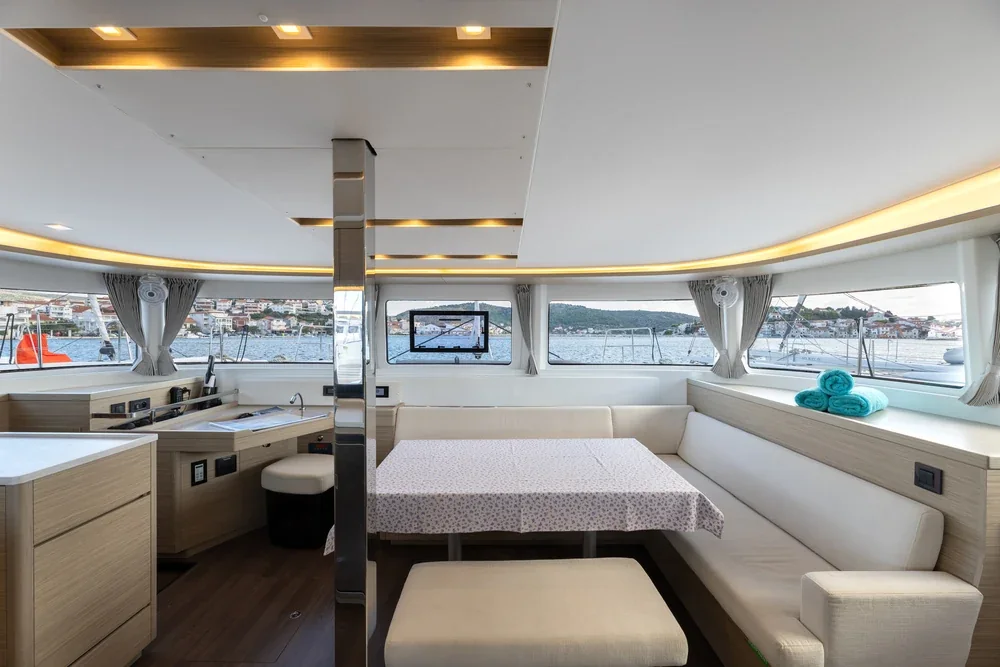 Yacht LAGOON 46 - Sole