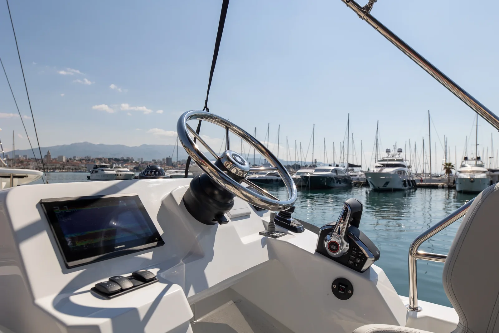 Yacht BENETEAU Antares 11 Fly - Desiree - Foto 1