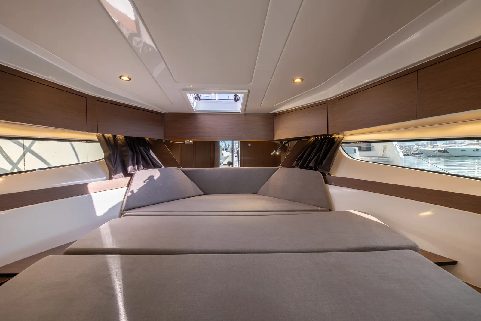 Yacht BENETEAU Antares 11 Fly - Desiree - Foto 1