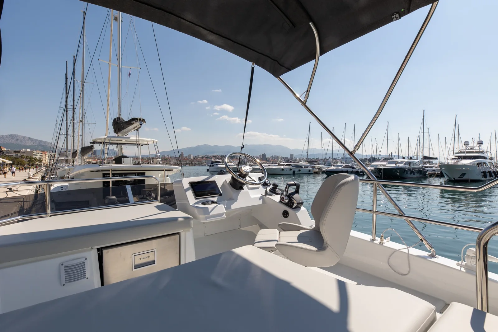 Yacht BENETEAU Antares 11 Fly - Desiree - Foto 1