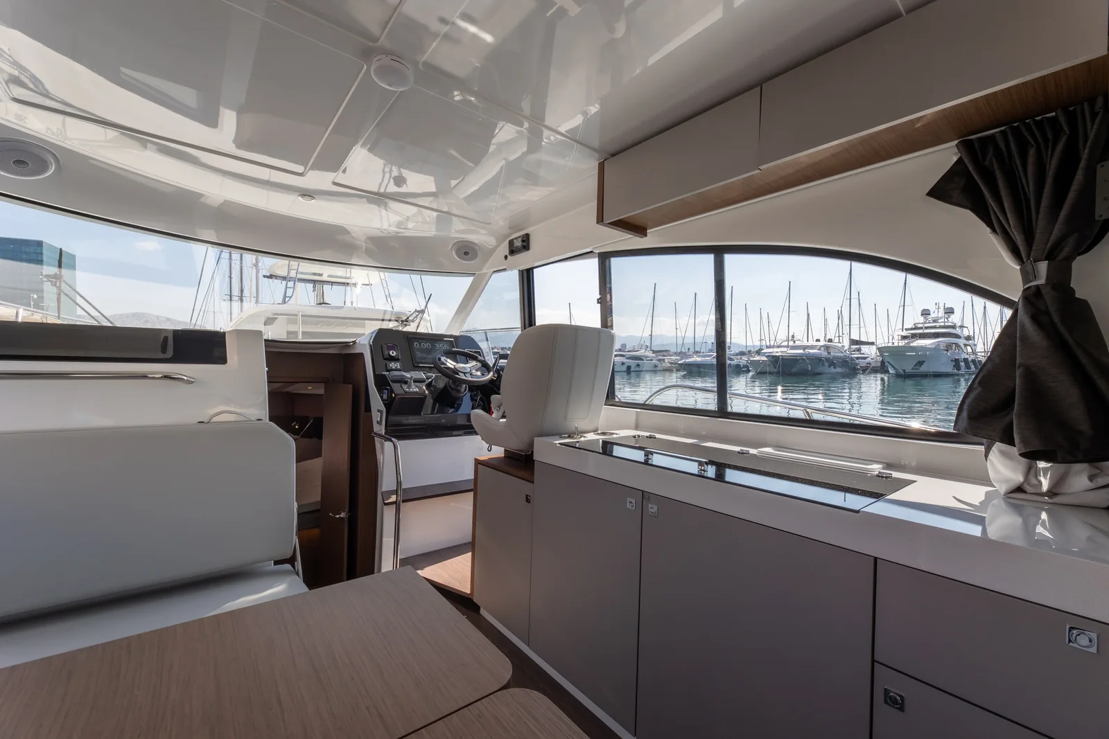 Yacht BENETEAU Antares 11 Fly - Desiree - Foto 1