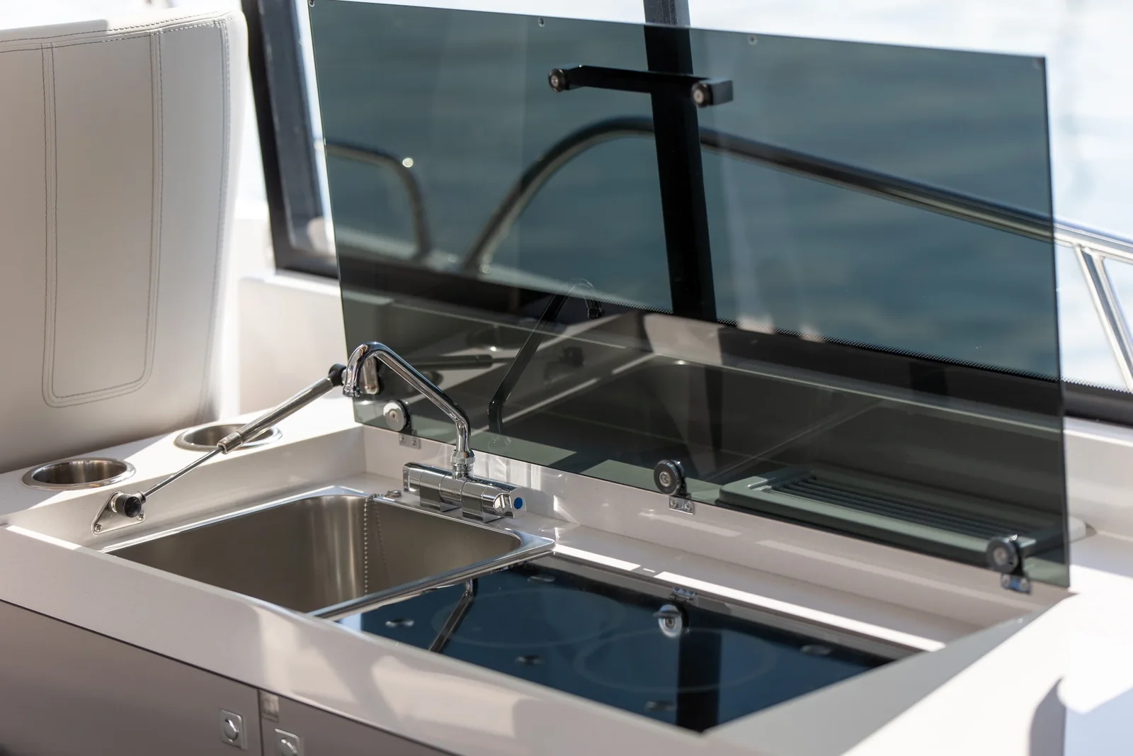 Yacht BENETEAU Antares 11 Fly - Desiree - Foto 1