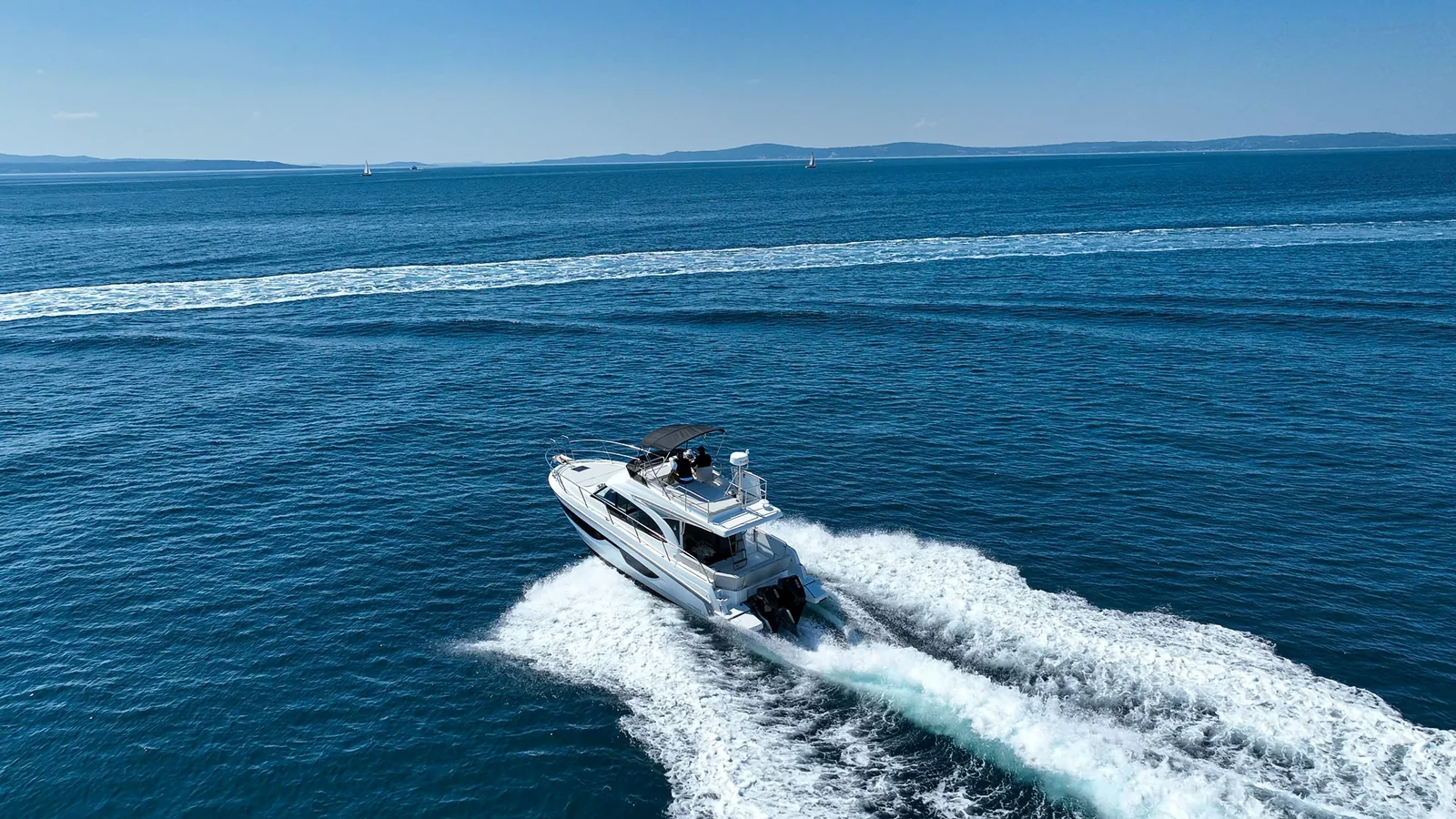Yacht BENETEAU Antares 11 Fly - Desiree - Foto 1