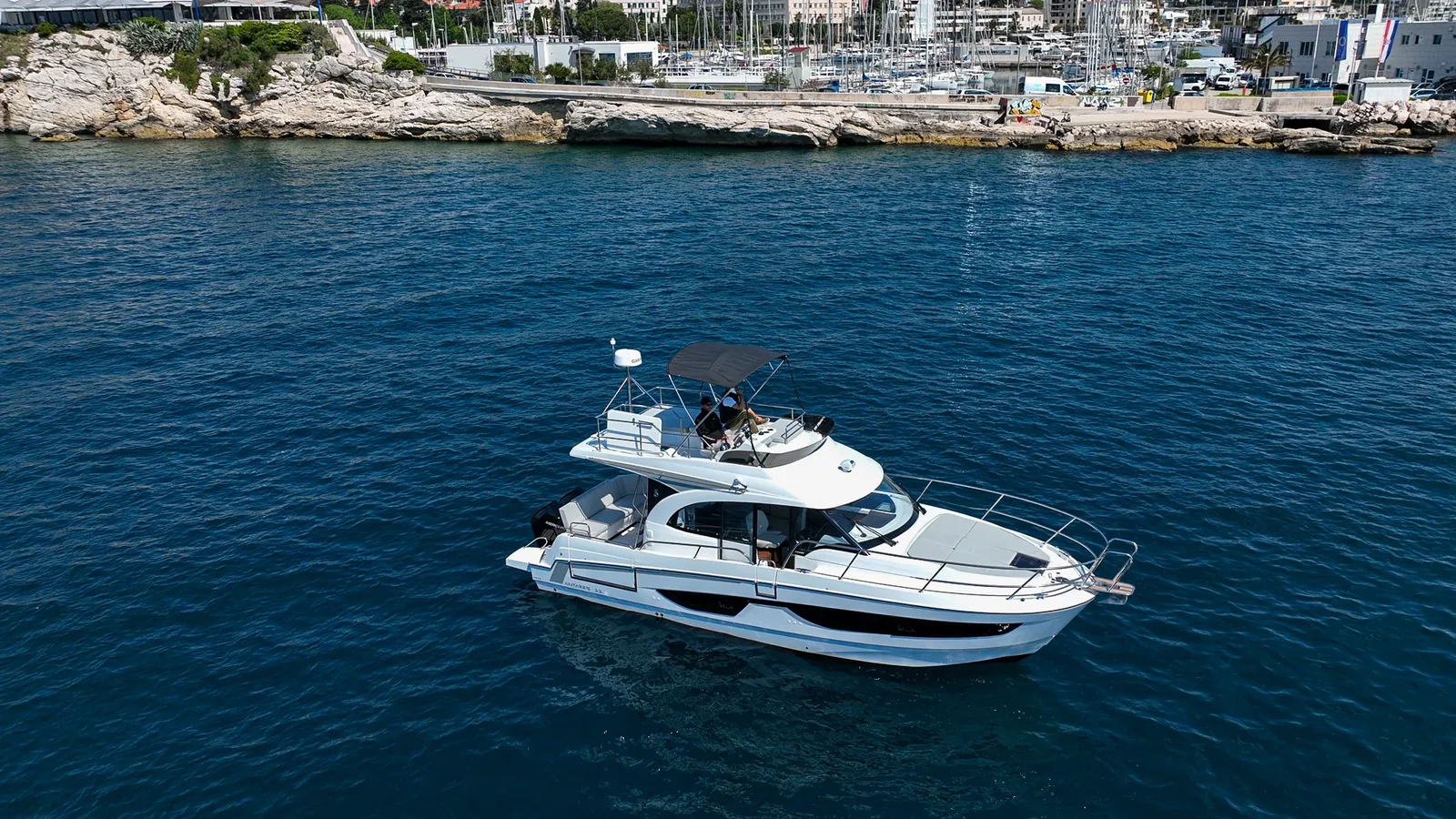 Yacht BENETEAU Antares 11 Fly - Desiree - Foto 1