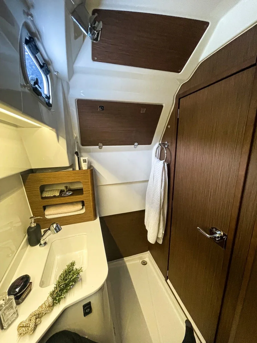 Yacht BENETEAU Antares 9 OB - Arya - Foto 1