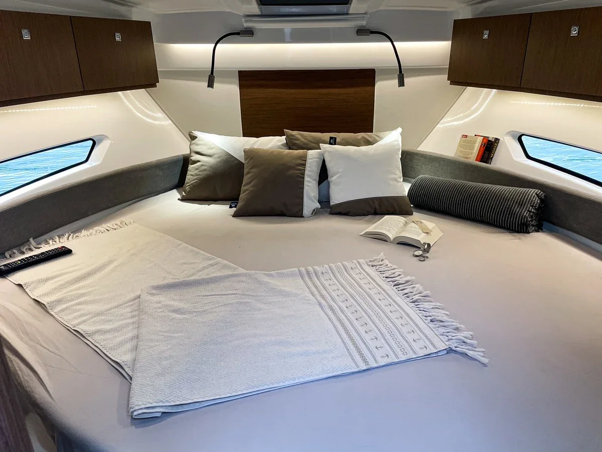 Yacht BENETEAU Antares 9 OB - Arya - Foto 1