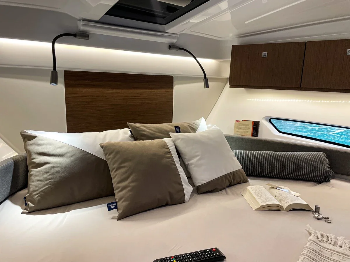 Yacht BENETEAU Antares 9 OB - Arya - Foto 1
