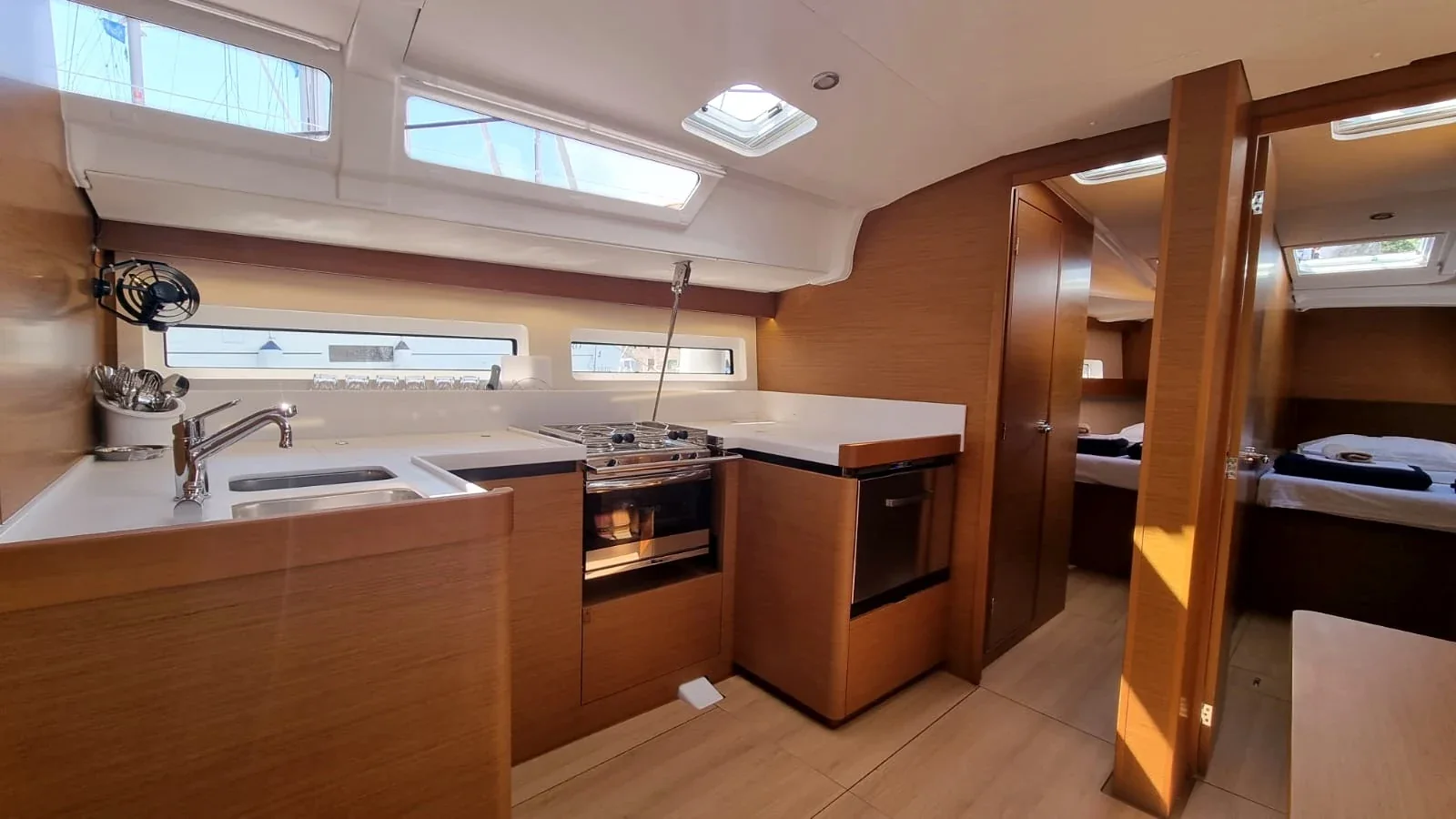 Yacht JEANNEAU Sun Odyssey 490 - Izzy - Foto 1