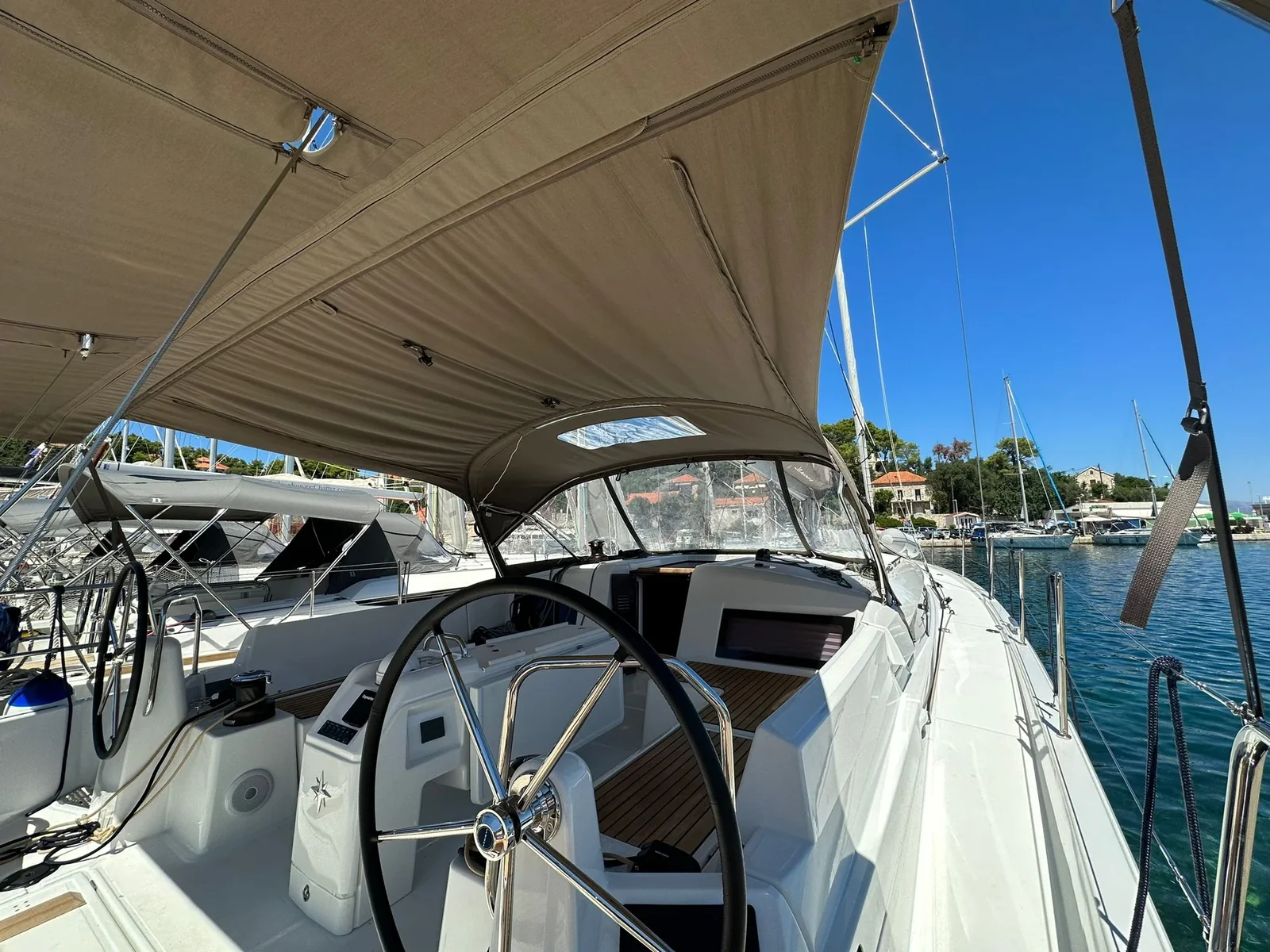 Yacht JEANNEAU Sun Odyssey 490 - Izzy - Foto 1